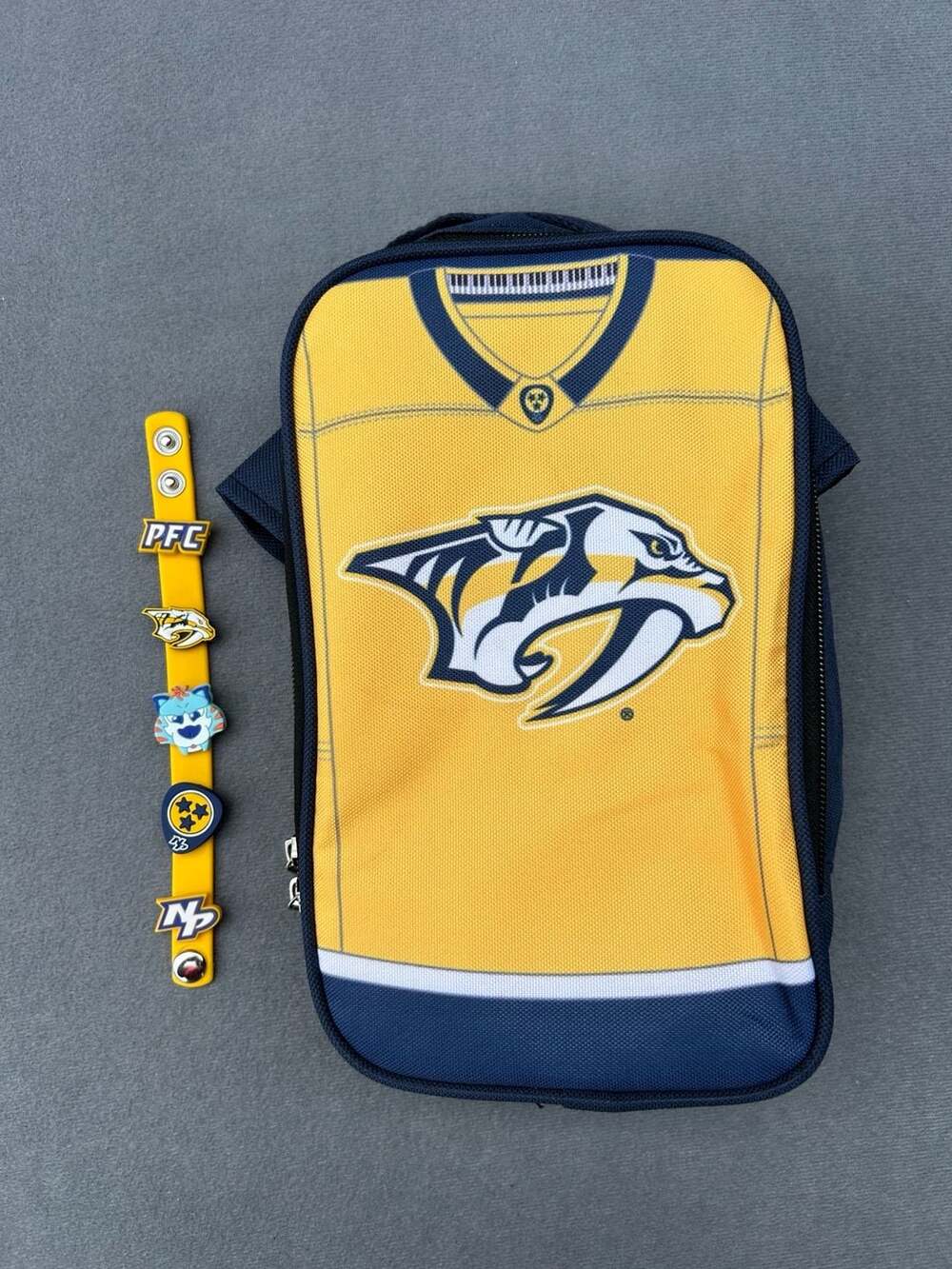 Nashville Predators Club Lunch Box With Silicone Charm Bracelet Set